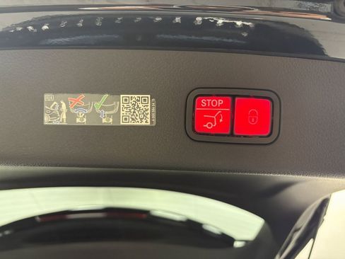 Used 2025 Mercedes-Benz GLC 350e GLC 350e w/ AMG Line image 36