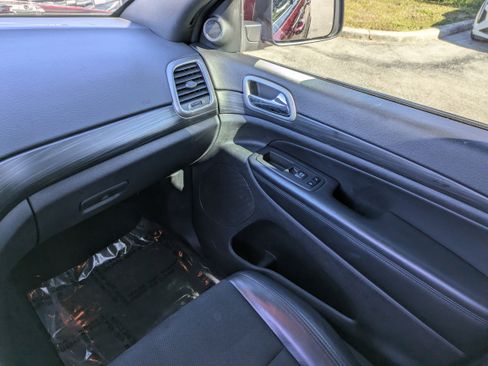 Used 2021 Jeep Grand Cherokee Laredo X image 19