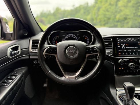 Used 2019 Jeep Grand Cherokee Limited w/ Luxury Group II AWD/4WD image 17