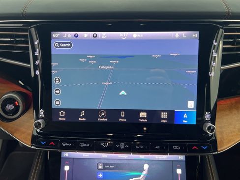 Used 2024 Jeep Grand Wagoneer L Series III image 12