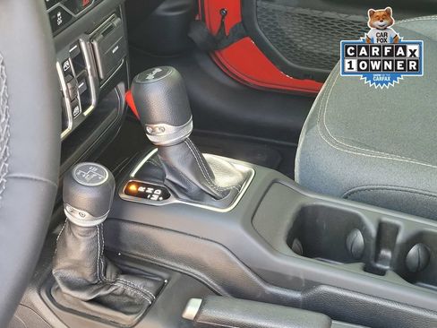 Used 2025 Jeep Wrangler Unlimited Sahara AWD/4WD image 19