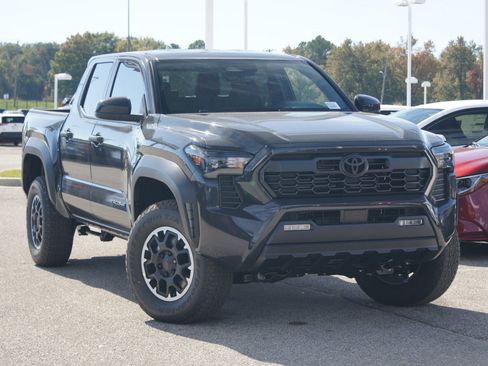 Used 2025 Toyota Tacoma TRD Off-Road AWD/4WD image 5
