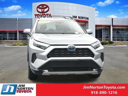 Used 2024 Toyota RAV4 SE AWD/4WD image 17