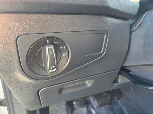 Used 2024 Volkswagen Tiguan SE image 17