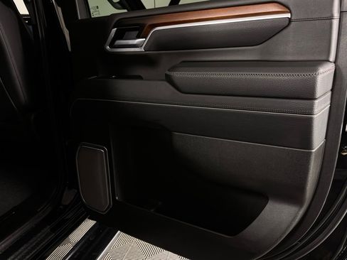 Used 2025 GMC Sierra 3500 Denali w/ Denali Reserve Package image 31