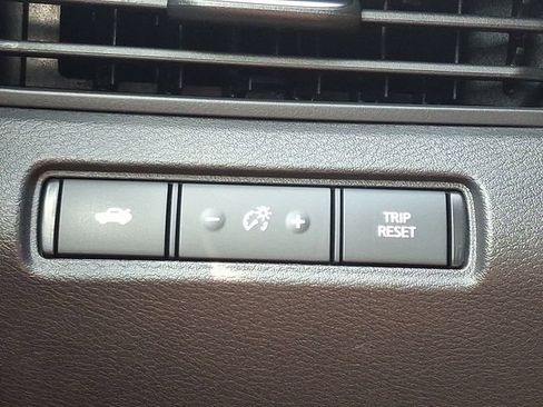 Used 2024 Nissan Altima 2.5 SV FWD image 23