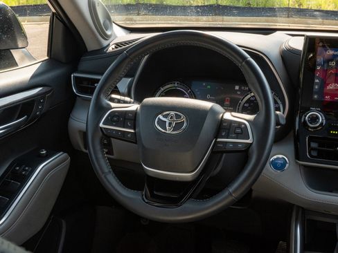 Used 2022 Toyota Highlander Platinum AWD/4WD image 22