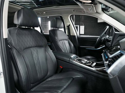 Used 2025 BMW X7 xDrive40i AWD/4WD image 43