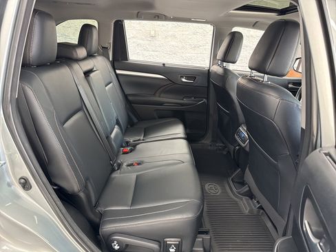 Used 2018 Toyota Highlander XLE image 46