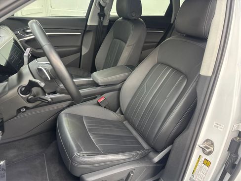 Used 2022 Audi e-tron Premium w/ Convenience Plus Package AWD/4WD image 13