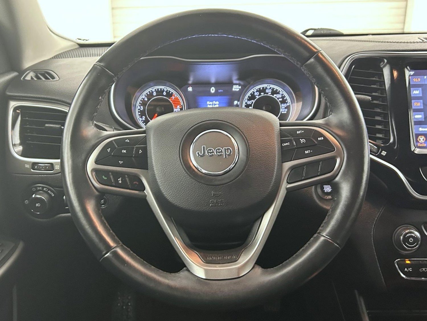 Used 2019 Jeep Cherokee Limited AWD/4WD image 11