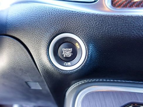 Used 2017 Dodge Challenger R/T image 19