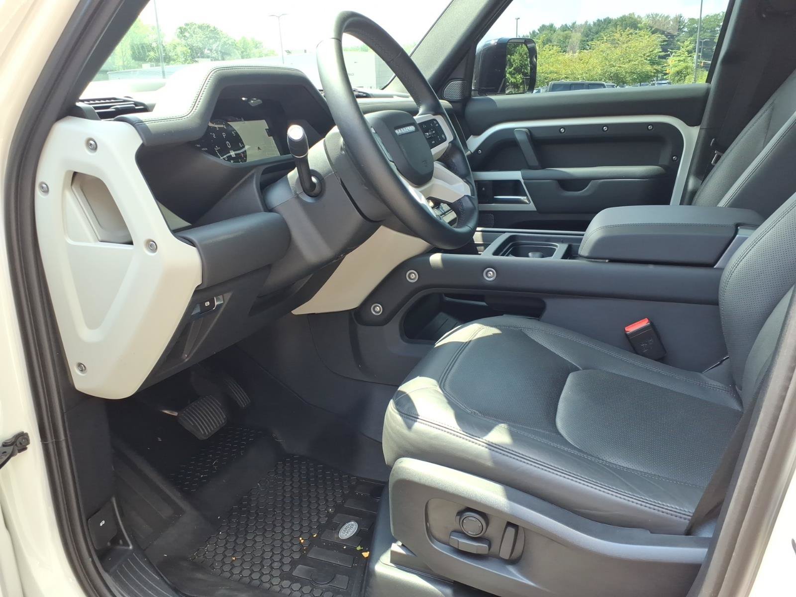 Certified 2024 Land Rover Defender 110 SE AWD/4WD image 17