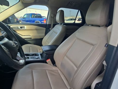Used 2023 Ford Explorer XLT w/ Equipment Group 202A image 10