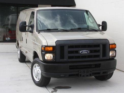 Used 2008 Ford E-150 and Econoline 150 RWD image 3