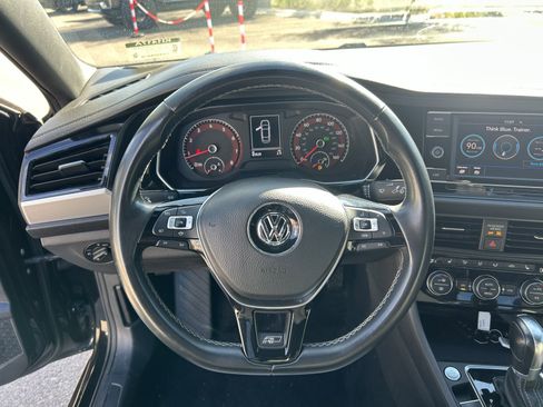 Used 2019 Volkswagen Jetta R-Line image 18