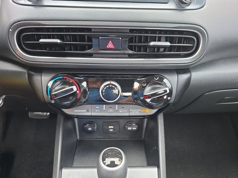 Used 2022 Hyundai Kona SE FWD image 25