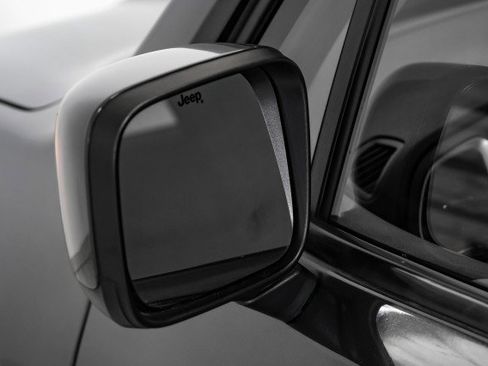 Used 2019 Jeep Renegade Latitude w/ Popular Equipment Group image 35