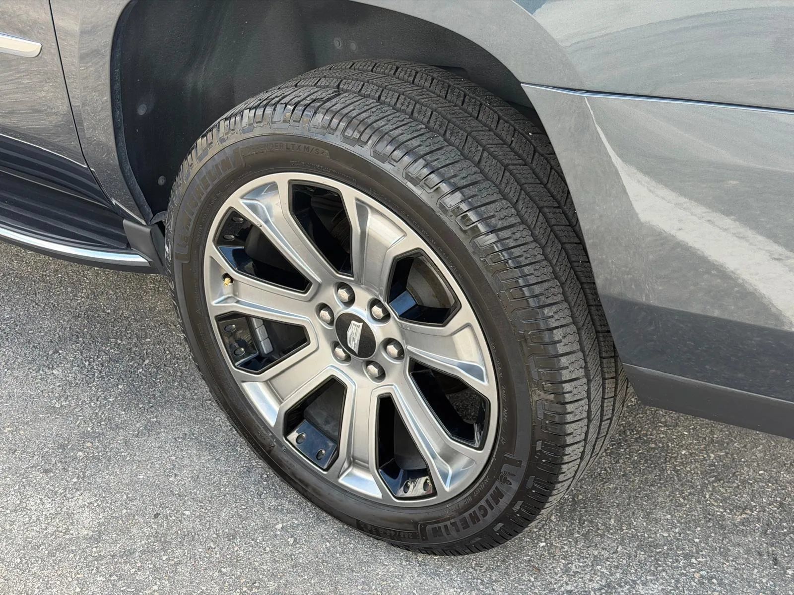 Used 2019 Cadillac Escalade ESV Luxury AWD/4WD image 56