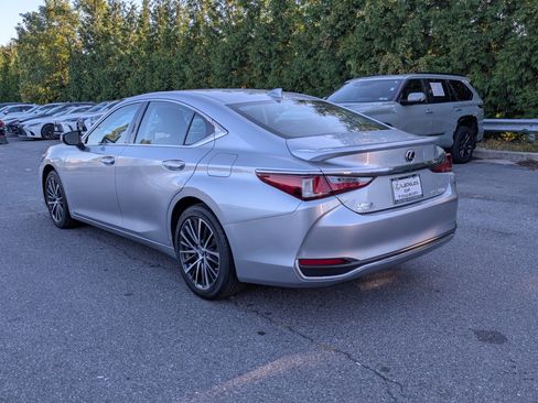 Certified 2024 Lexus ES 300h w/ Premium Package image 5
