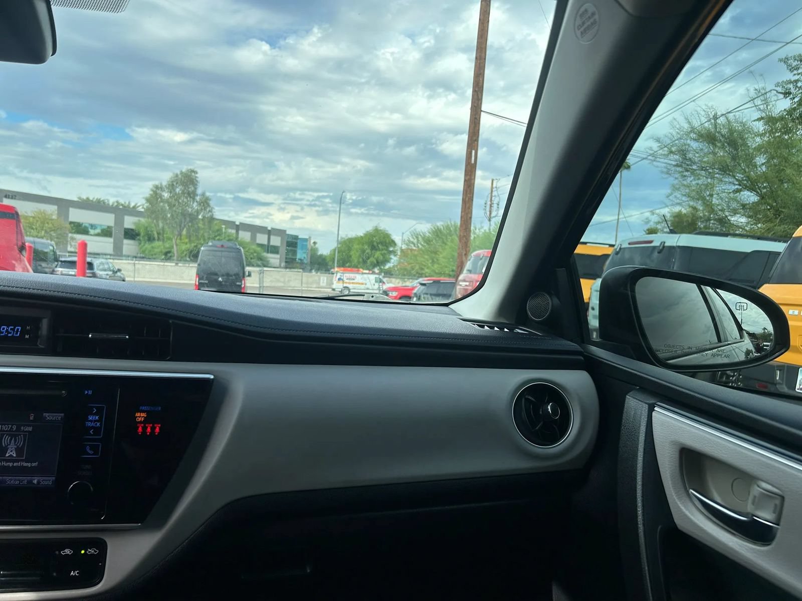 Used 2019 Toyota Corolla LE FWD image 15