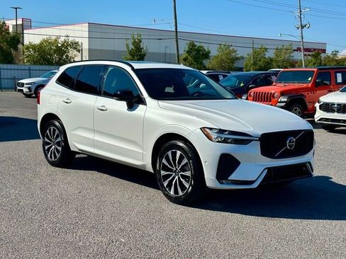 Certified 2024 Volvo XC60 B5 Plus image 1