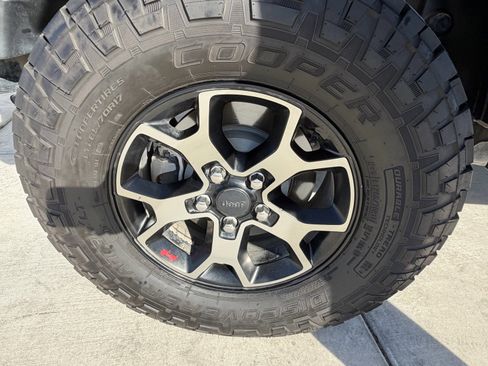 Used 2018 Jeep Wrangler Unlimited Rubicon image 27