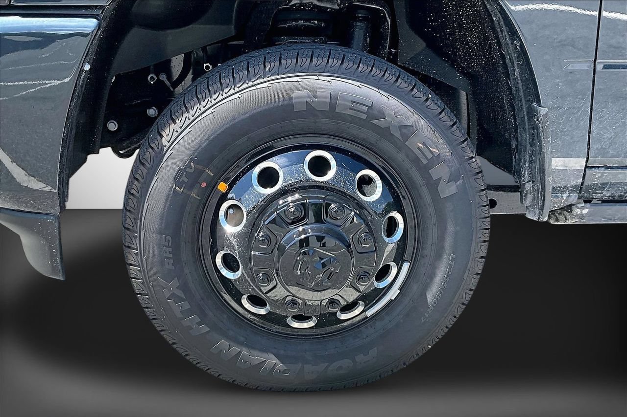 New 2026 RAM 3500 Laramie AWD/4WD image 31
