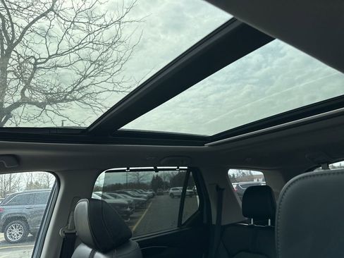 Used 2023 Honda Pilot Touring image 12