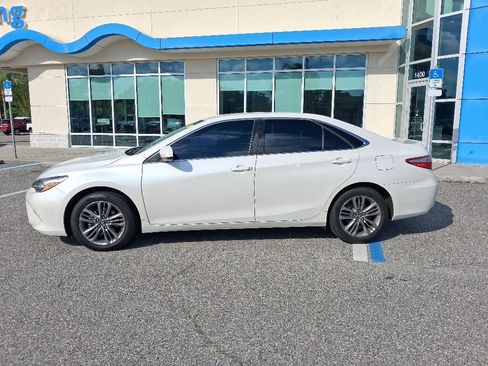 Used 2017 Toyota Camry SE FWD image 8