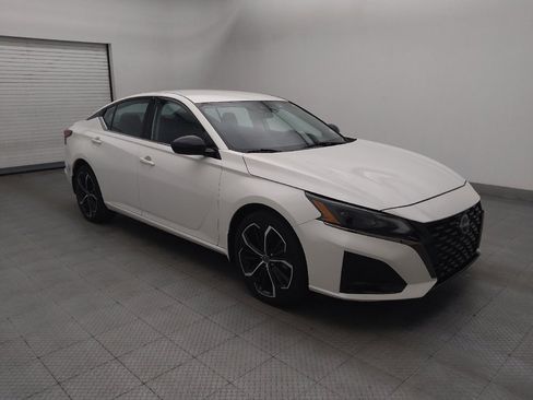 Used 2023 Nissan Altima 2.5 SR AWD/4WD image 11