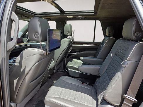 Used 2025 Cadillac Escalade Sport Platinum RWD image 18