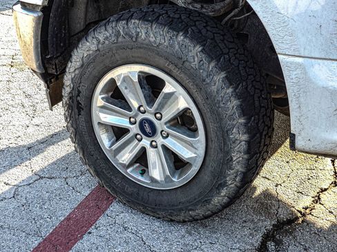 Used 2018 Ford F150 XLT w/ Trailer Tow Package image 8