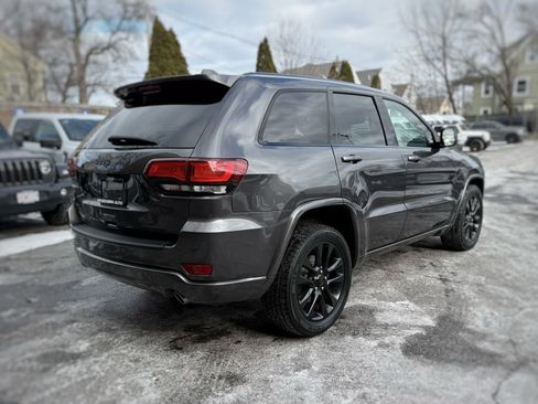 Used 2018 Jeep Grand Cherokee Altitude image 9