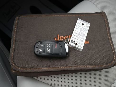 Used 2019 Jeep Cherokee Limited AWD/4WD image 47