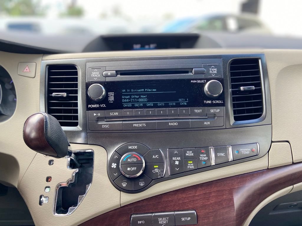 Used 2014 Toyota Sienna XLE FWD image 30