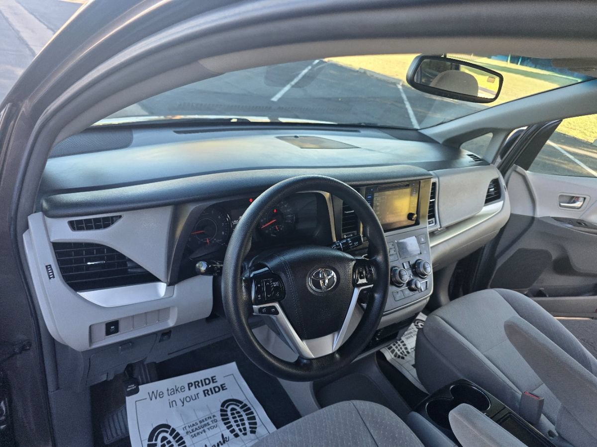 Used 2017 Toyota Sienna LE FWD image 10