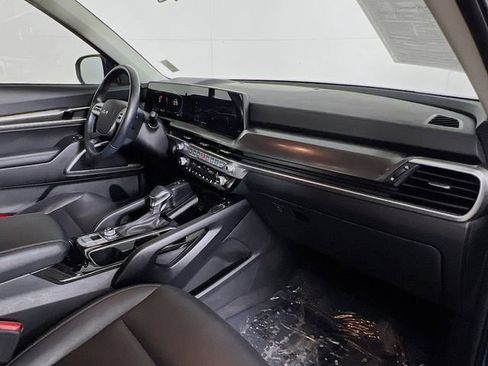 Used 2023 Kia Telluride S image 40