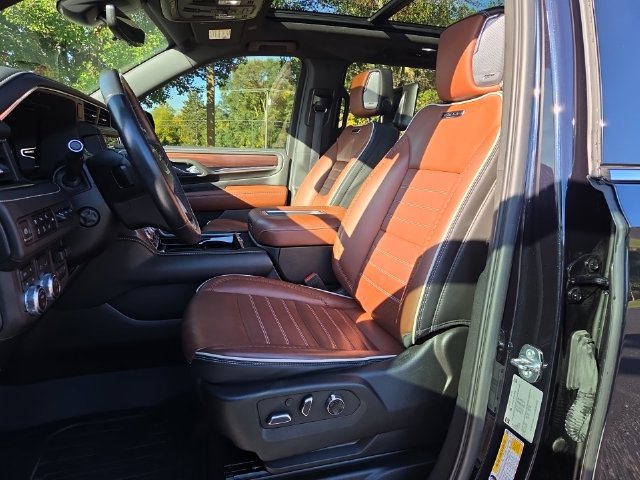 Used 2023 GMC Yukon XL Denali Ultimate w/ LPO, Floor Liner Package AWD/4WD image 11