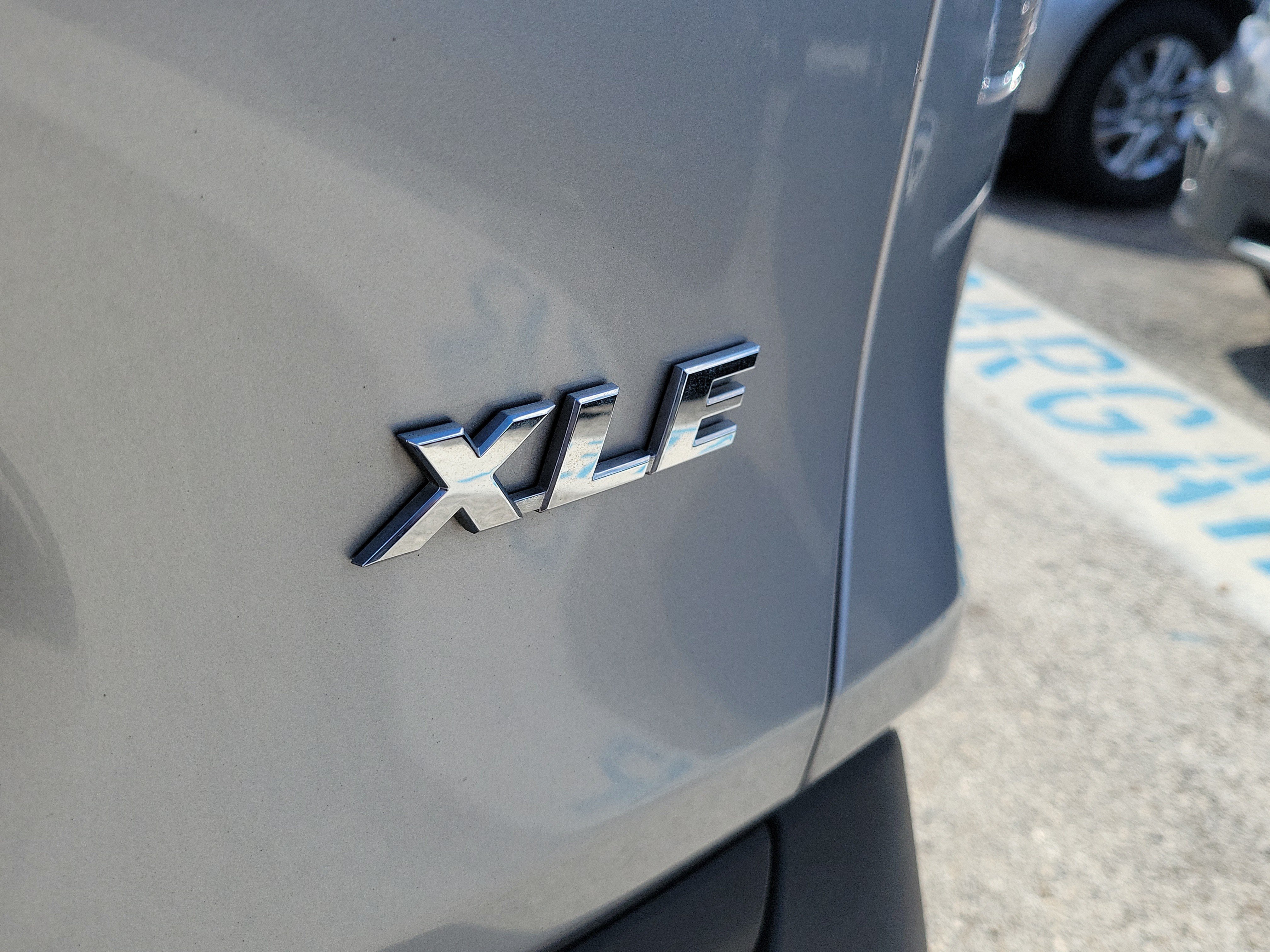 Used 2021 Toyota RAV4 XLE Premium FWD image 10