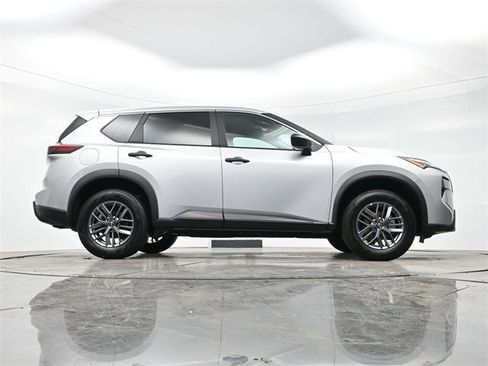 Used 2024 Nissan Rogue S image 30