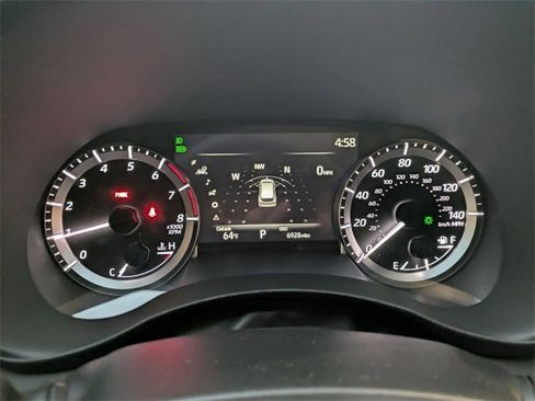 Used 2024 Toyota Highlander FWD image 11