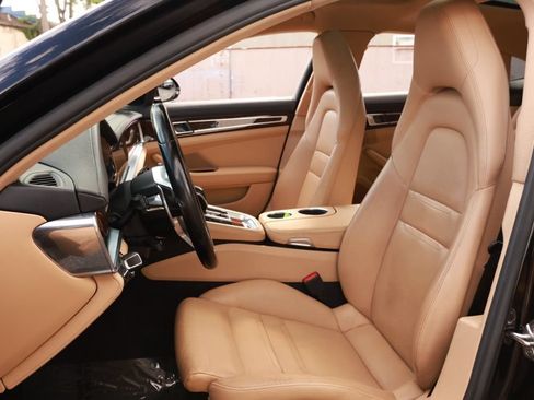Used 2018 Porsche Panamera 4 AWD/4WD image 2