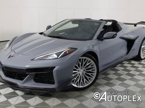 Used 2025 Chevrolet Corvette Z06 RWD image 1
