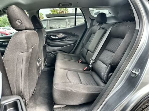 Used 2024 GMC Terrain SLE w/ Driver Convenience Package FWD image 4