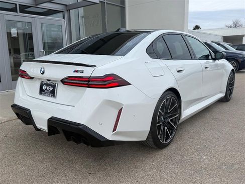 Used 2025 BMW M5 w/ Carbon Package image 3