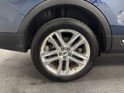 Used 2017 Ford Explorer XLT w/ Equipment Group 202A AWD/4WD image 13