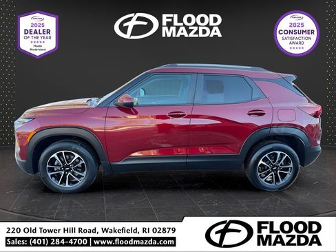 Used 2024 Chevrolet TrailBlazer LT w/ LT Cold Weather Package image 2