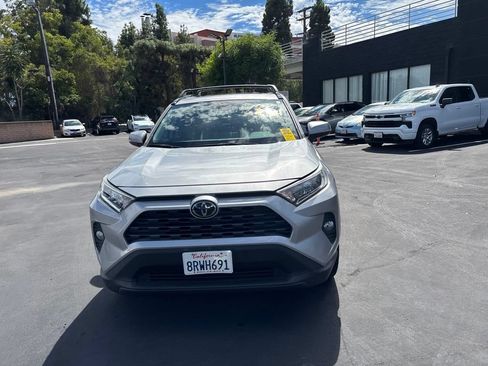 Used 2020 Toyota RAV4 XLE Premium w/ Carpet Mat Package FWD image 10