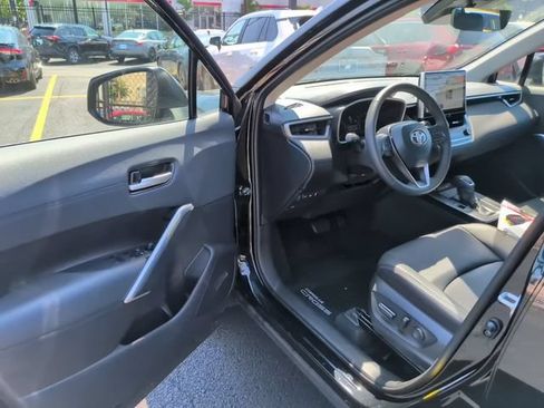 Used 2026 Toyota Corolla Cross XLE w/ Convenience Package FWD image 10